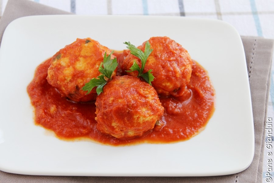 Polpette di pesce al sugo