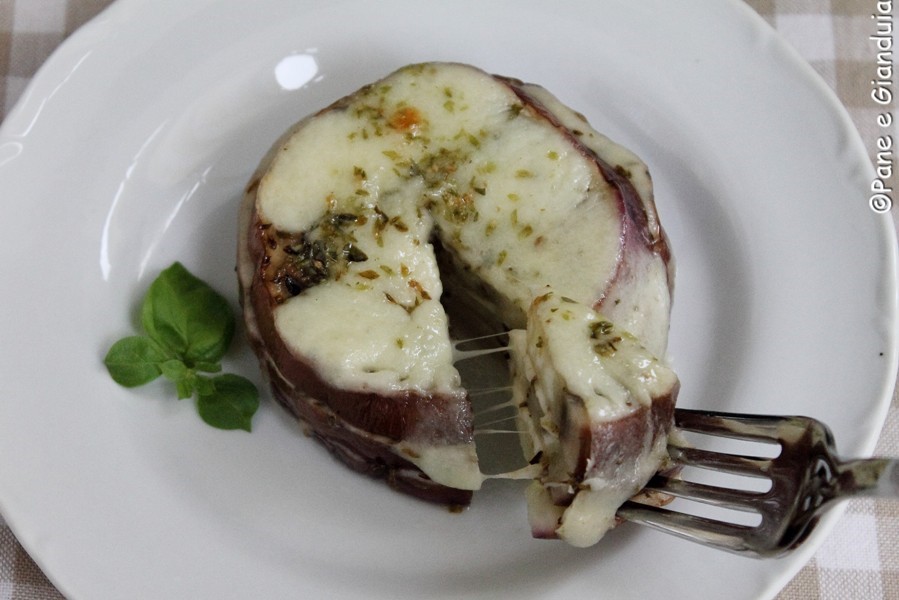 Medaglioni di melanzane e provola