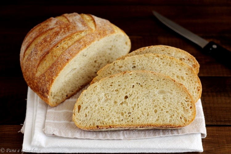 Pane con grano duro e semi di canapa