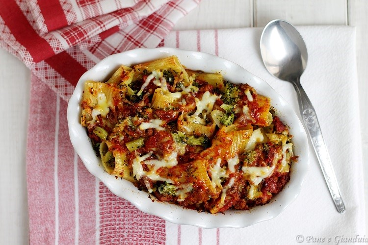 Paccheri rigati con broccoli e salsiccia