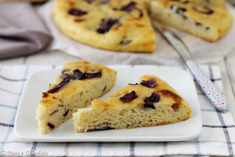 Focaccia di semola e fagioli