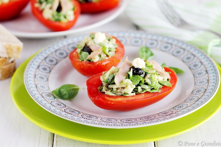 Pomodori freschi ripieni