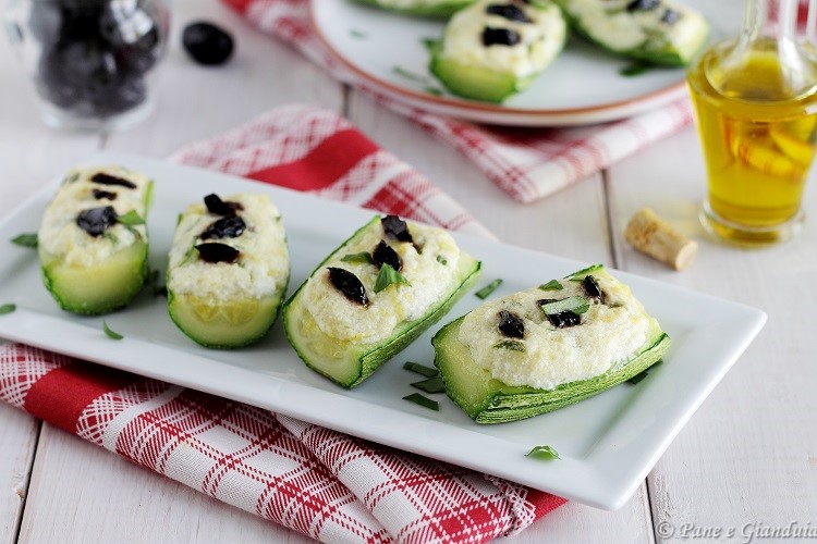 Zucchine ripiene di ricotta e olive nere