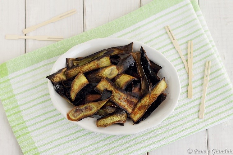 Chips di bucce di melanzana