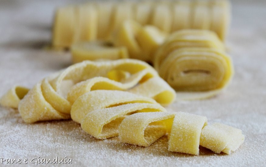 Tagliatelle ruvide tirate a mano