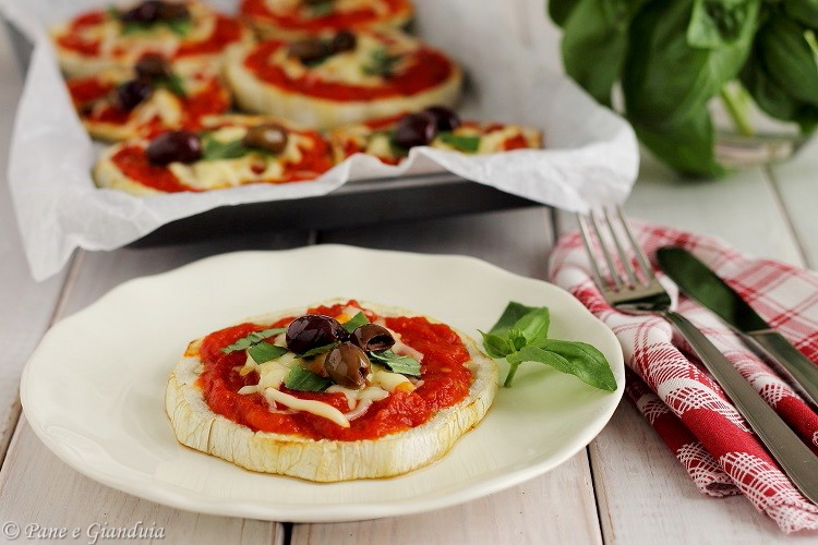 Pizzette di melanzane al forno