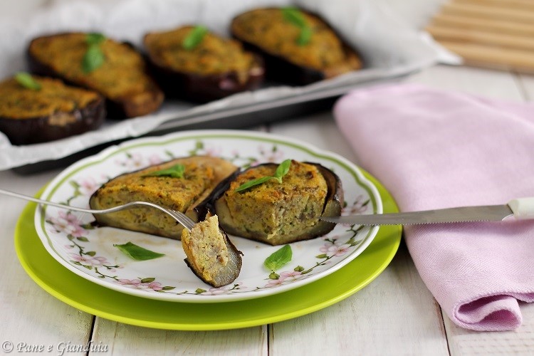 Melanzane ripiene con uova e pecorino