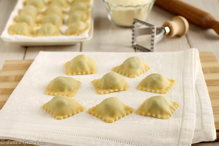 Ravioli di cavolo nero e ricotta