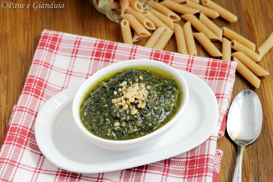 Pesto di menta e noci con pecorino