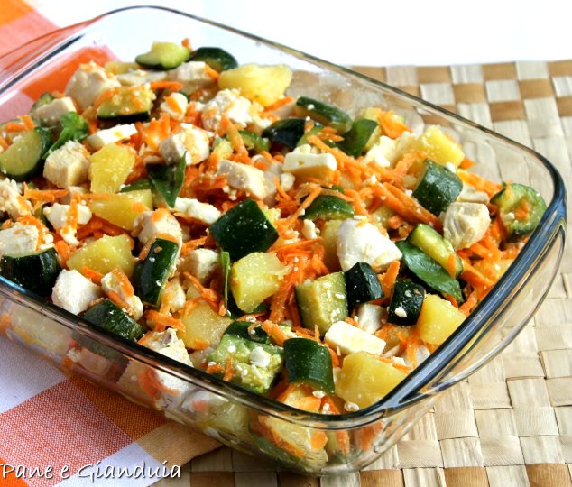 Insalata di pollo e ortaggi