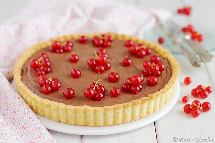 Crostata al cioccolato fondente e ribes