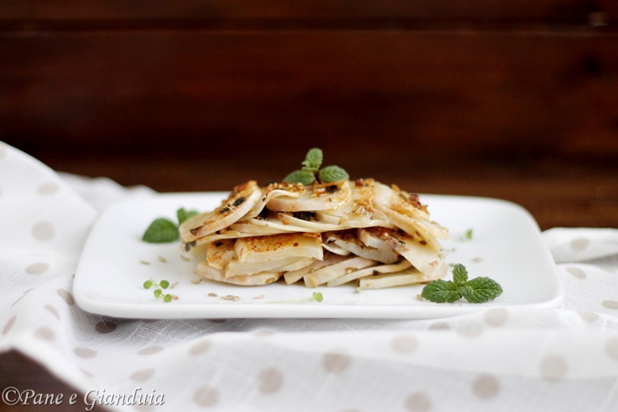 Millefoglie di rape alle erbe, semi e spezie