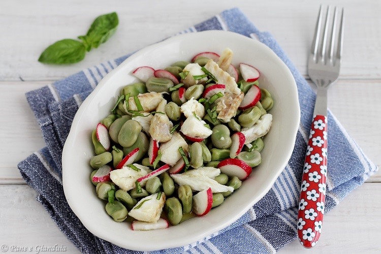 Insalata di fave e palombo con ravanelli e basilico