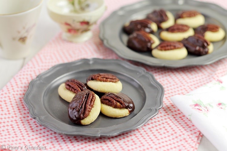 Biscottini con noci pecan