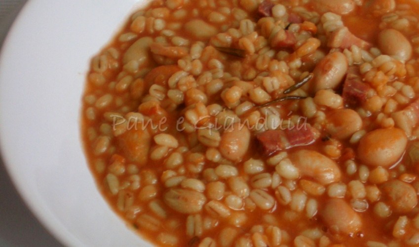 Zuppa di orzo e fagioli borlotti