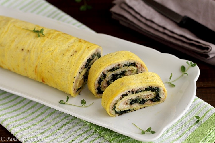 Rotolo di frittata farcito