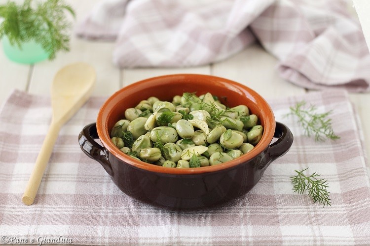Fave in insalata con erbe aromatiche