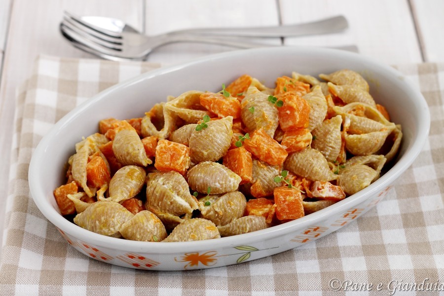 Conchiglie integrali con zucca e robiola