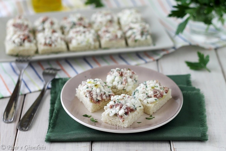 Tartine leggere con yocca