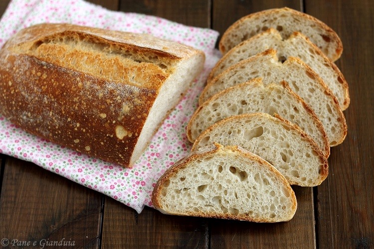 Filone di pane con farina di farro