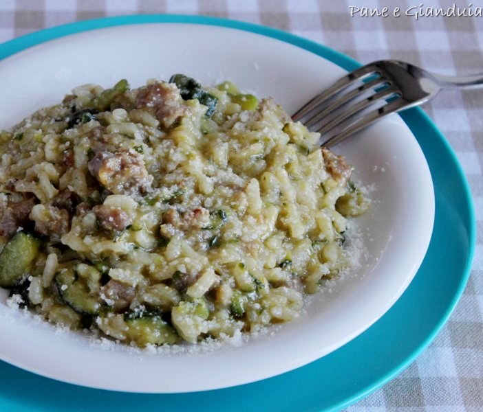 Risotto con zucchine e salsiccia