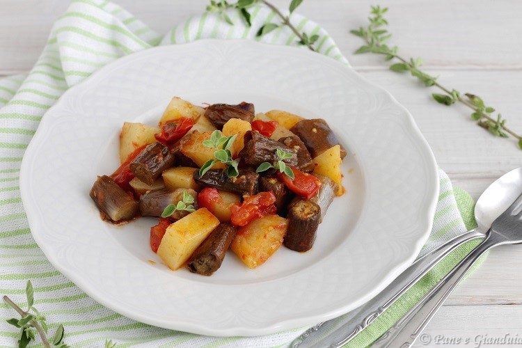Melanzane perlina al forno con pomodorini e patate di montagna