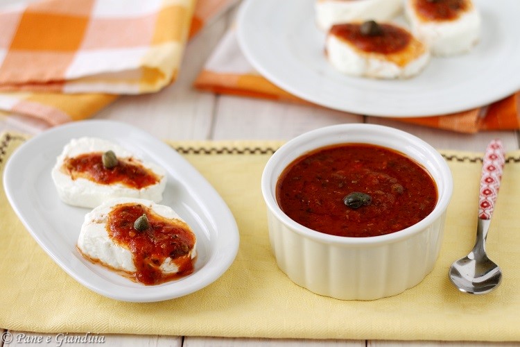 Tomini con bagnetto rosso