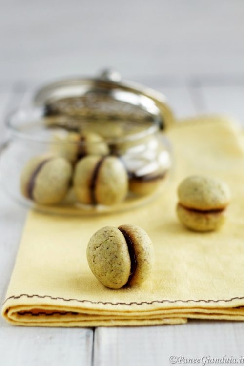 Baci di dama al pistacchio