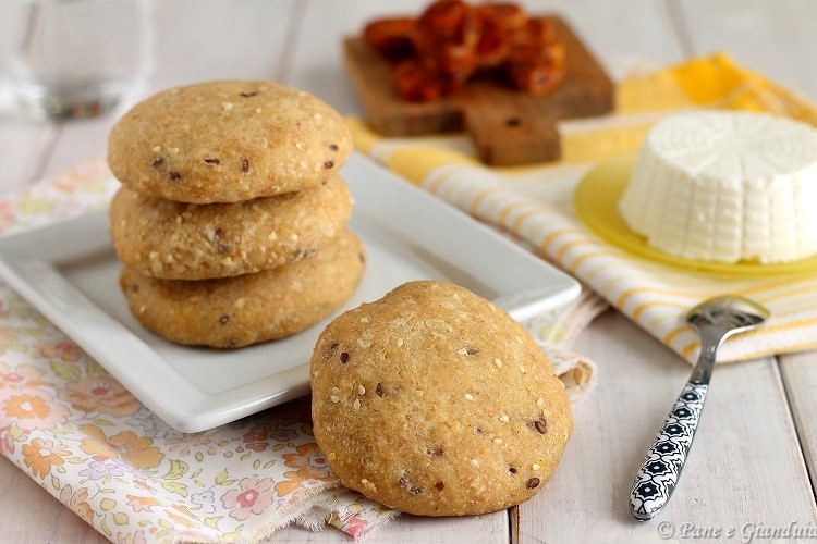 Focaccine con farina di cereali misti