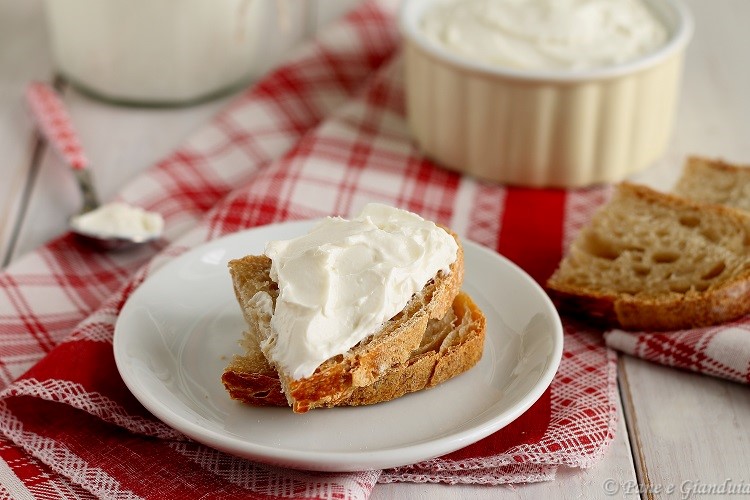 Formaggio spalmabile di kefir