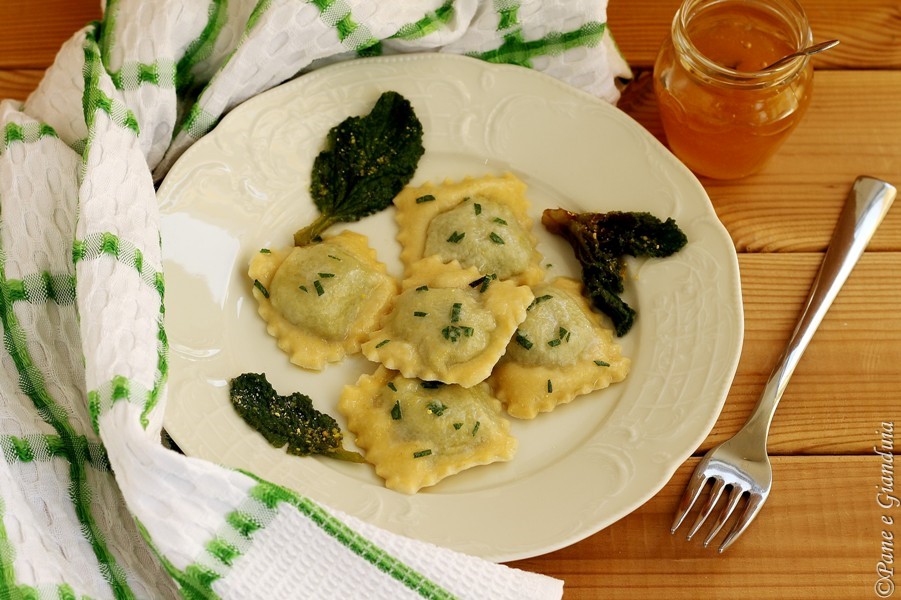 Ravioli con borragine, ricotta e miele