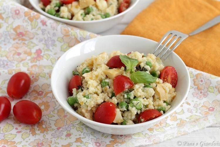 Insalata di miglio con piselli, pomodorini e scamorza affumicata