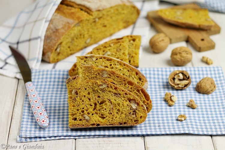 Pagnotta alla zucca e noci