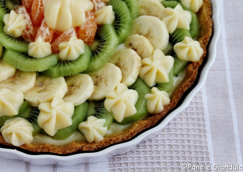 Crostata di frutta con crema alle arance