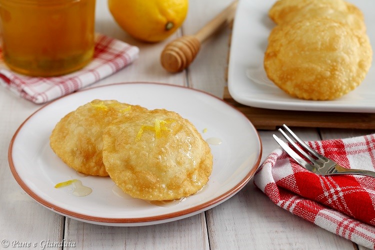 Sebadas sarde al formaggio