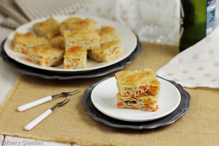 Focaccia morbida con verdure spadellate