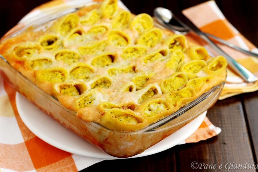 Paccheri ripieni con ricotta seirass, zucca e broccoli