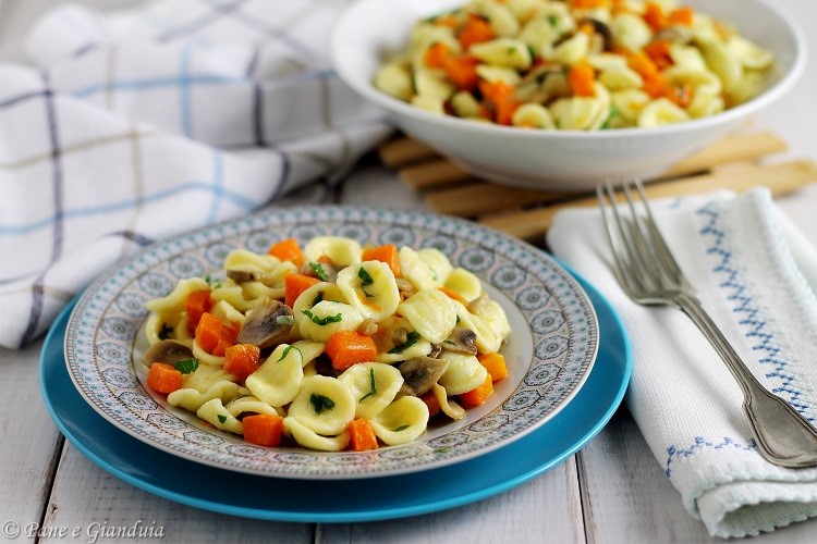 Orecchiette con zucca e funghi