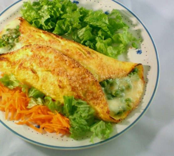 calzone di frittata con piselli e mozzarella