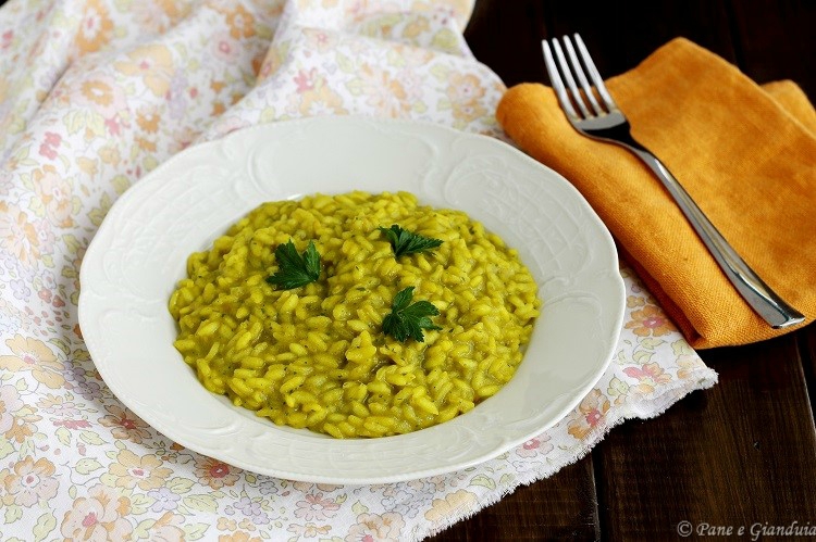 Risotto con crema di trombette e curcuma