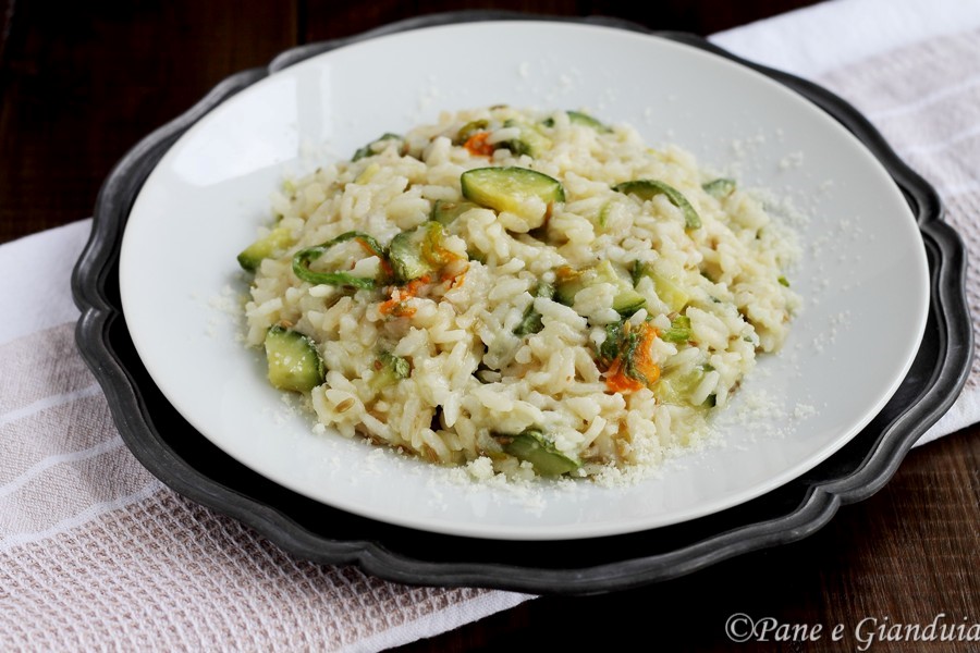 Risotto con fiori di zucca, semi di cumino e finocchio