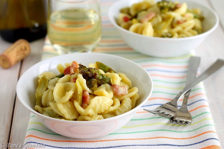 Orecchiette con asparagi al vino bianco