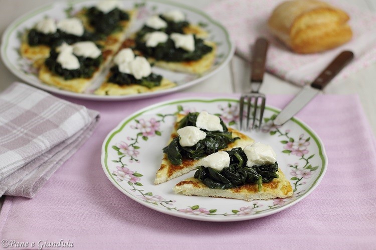 Spicchi di frittata con spinaci e stracchino