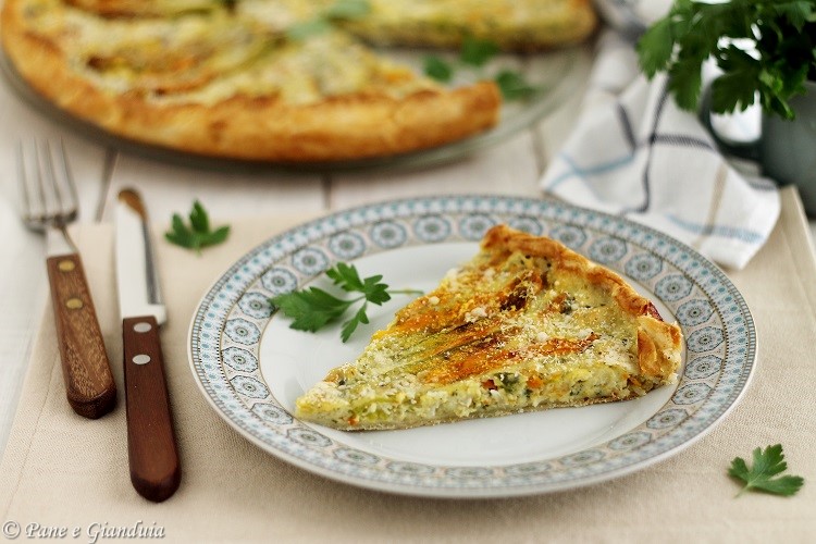 Sfogliata con fiori di zucchina