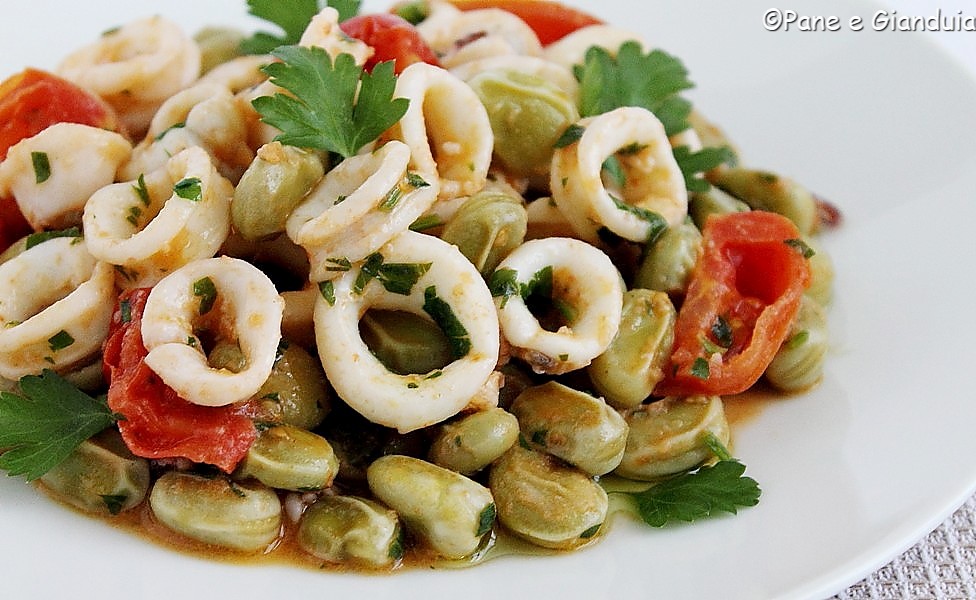 Calamaretti in umido con fave fresche