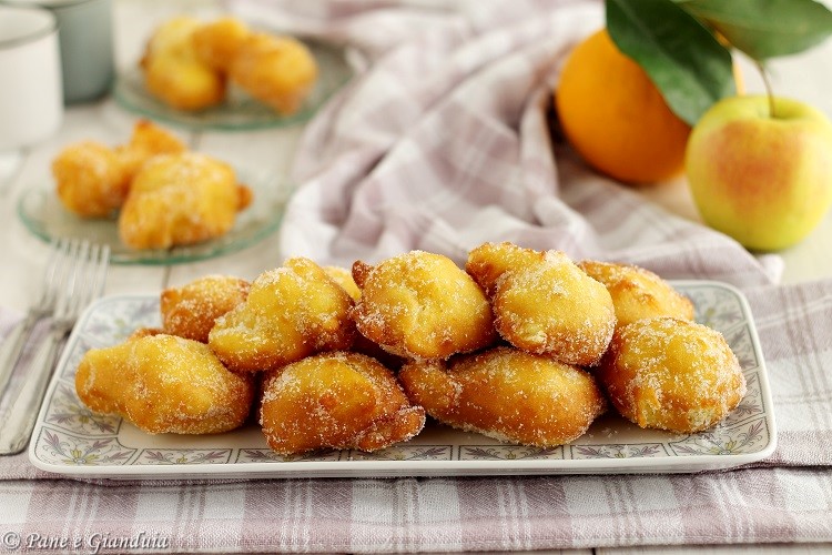 Frittelle di mele e arancia
