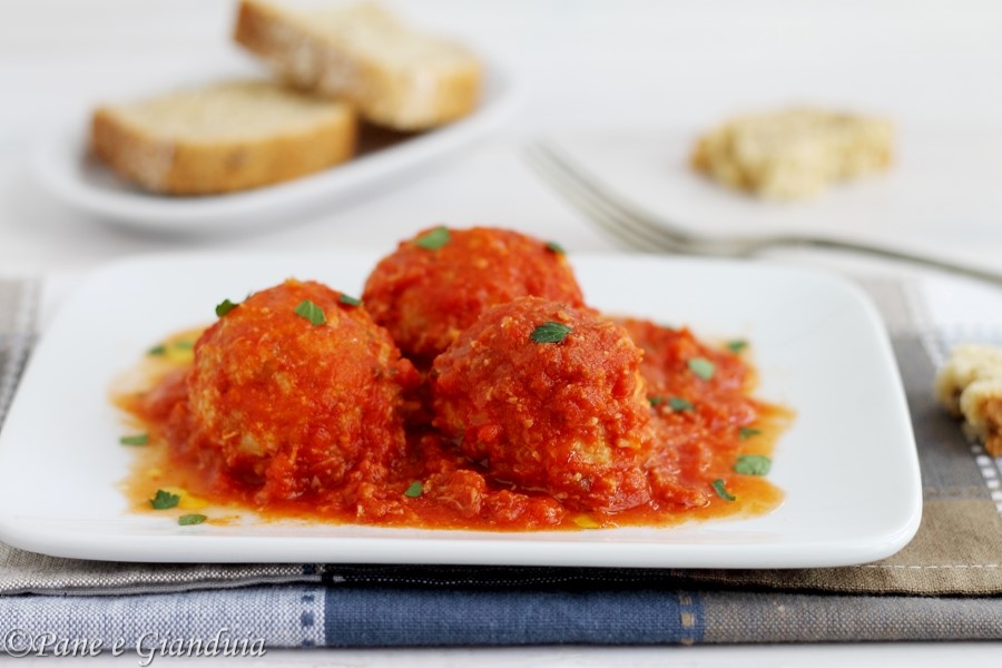 Polpette di cavolfiore e tonno al sugo
