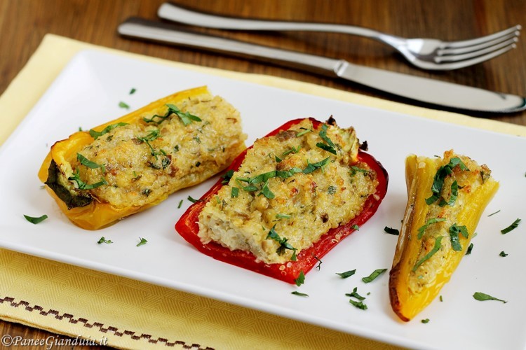 Peperoni cornetto ripieni con quinoa e olive