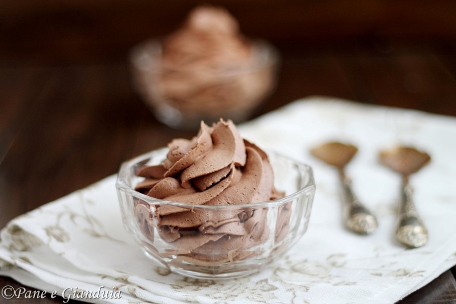 Mousse al cioccolato e panna
