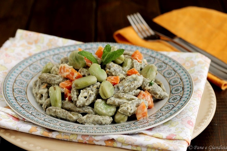 Gnocchetti con fave, ricotta e menta